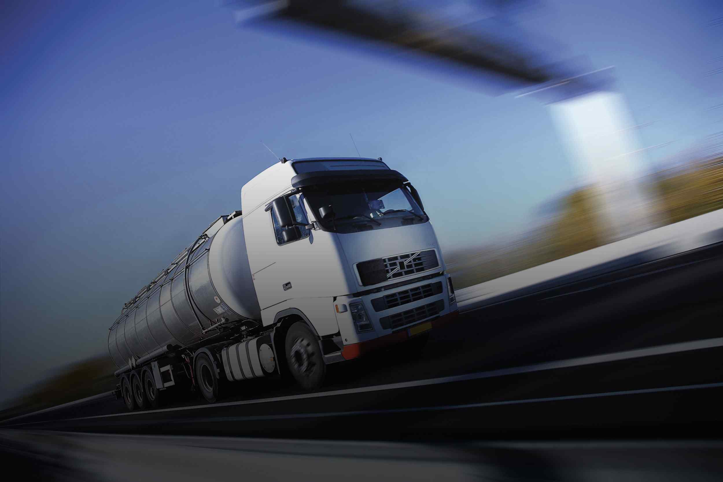 https://www.logispeedsindia.com/wp-content/uploads/2015/09/White-Truck-single.jpg